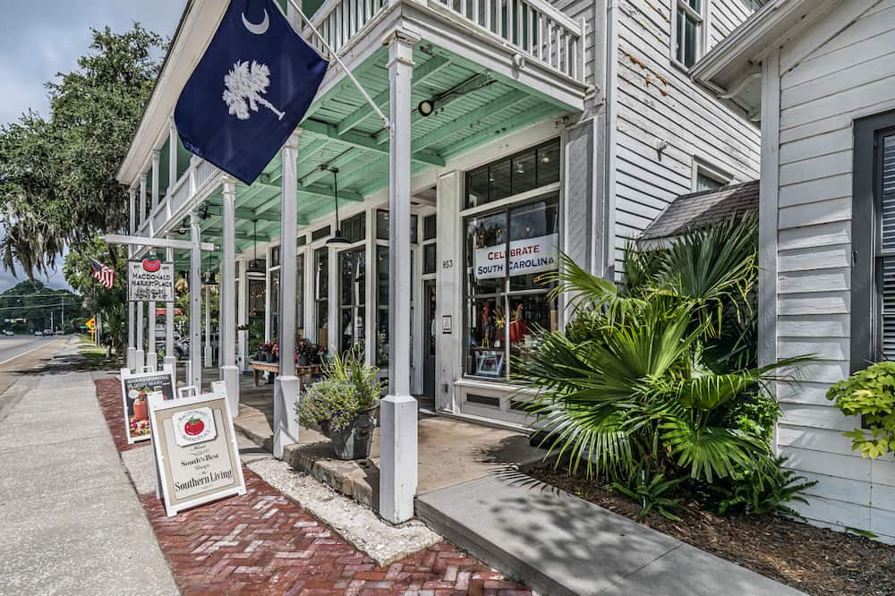 Macdonalds Marketplace in Saint Helena Island