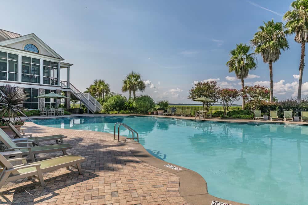 Pool with palm trees along the outer edge